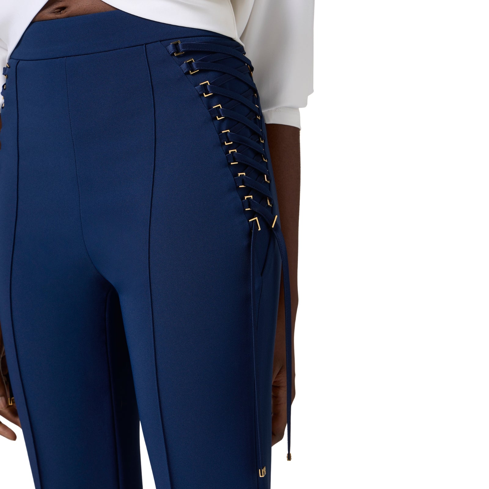 Pantalone in crêpe con lacci in raso