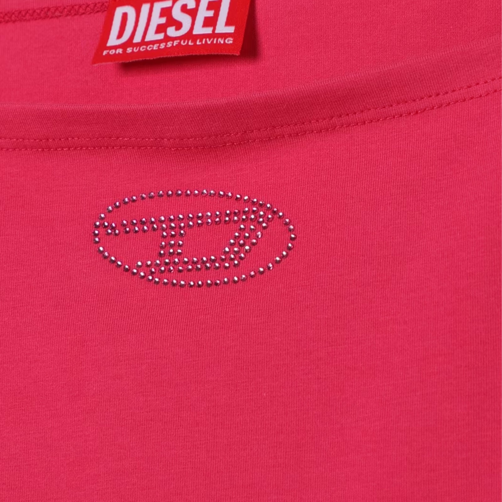Crop top con spalline sottili con logo strass - ROSA