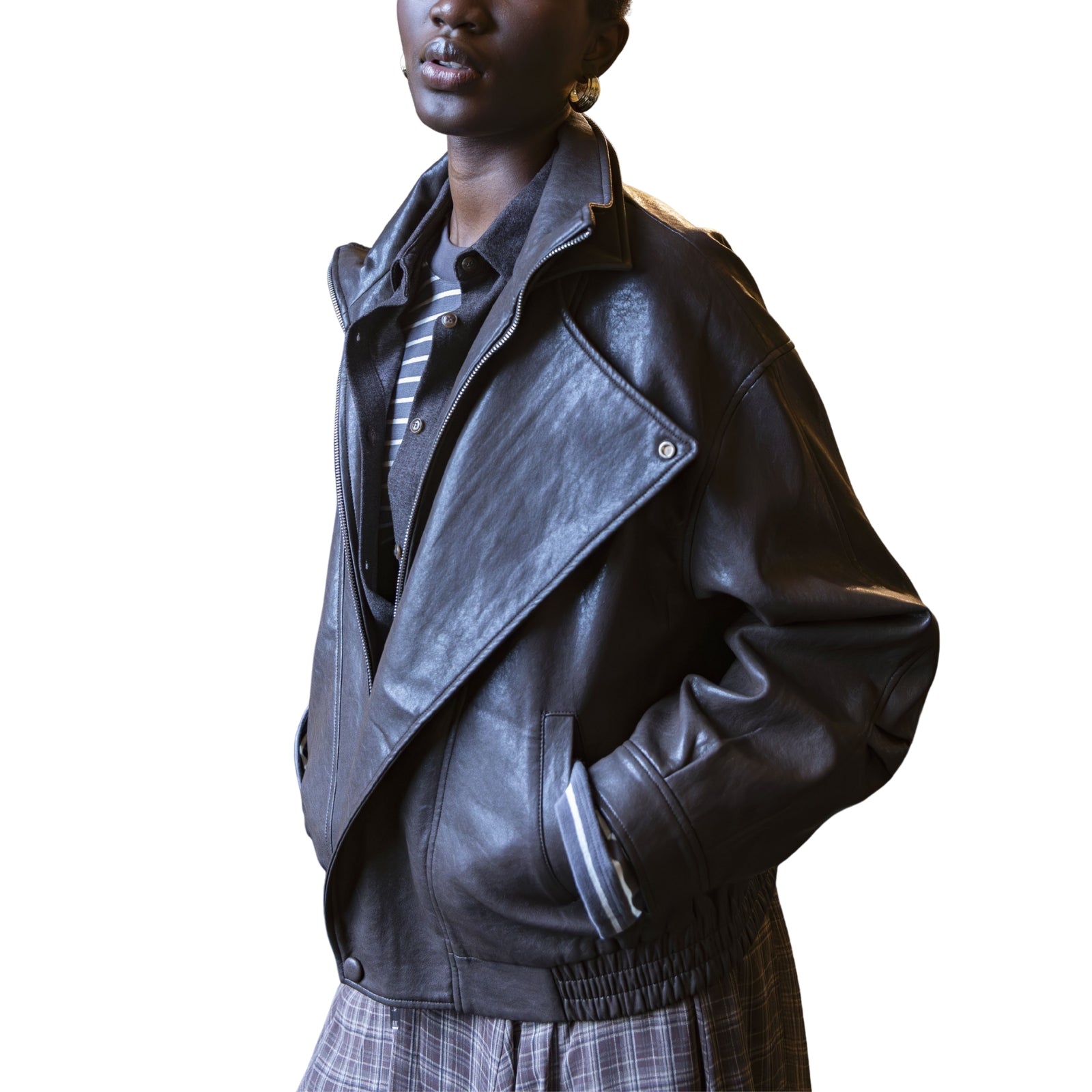 Giubbotto bomber oversize in ecopelle nera con collo asimmetrico