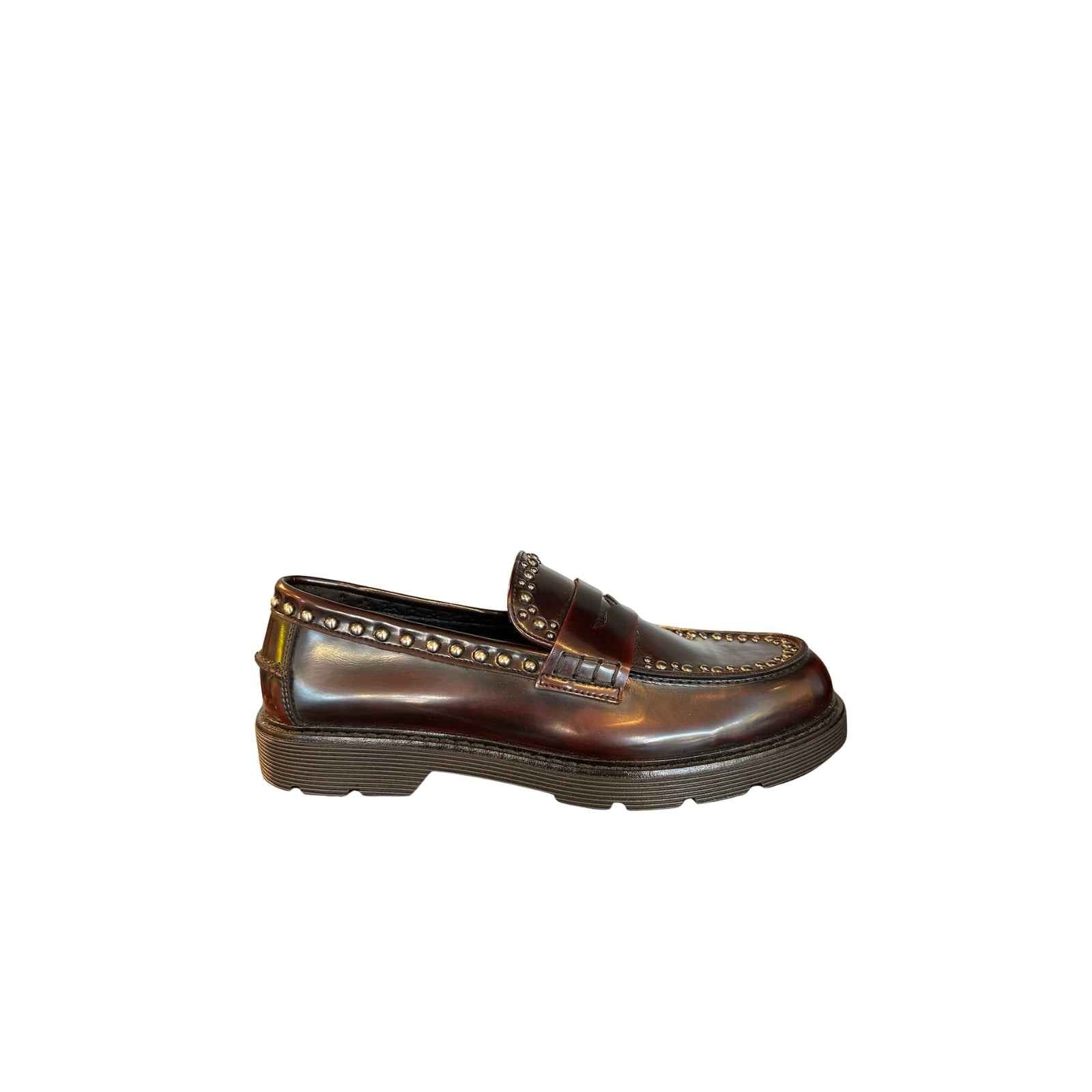 Scarpa mocassino con borchie