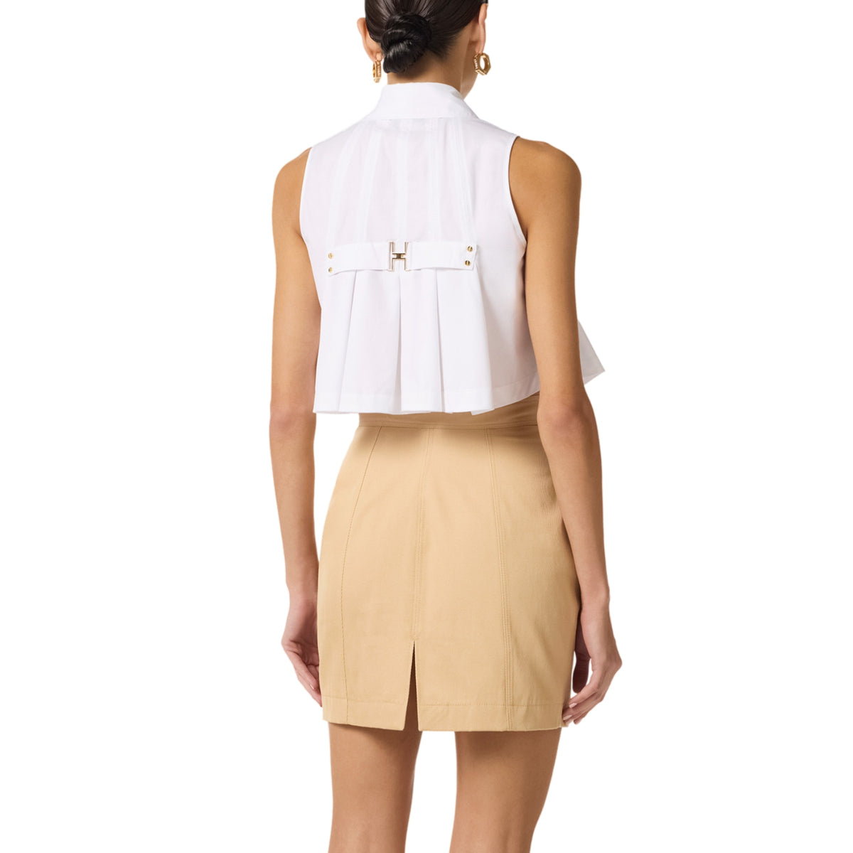 Camicia smanicata con colletto alto e martingala logo - Bianco